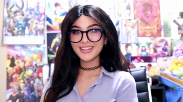 Sssniperwolf saying hello friends its me Meme Sound Effect - Voicy