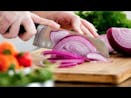 Cutting onion